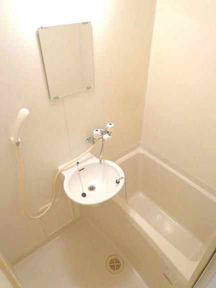 レオパレスしらゆり 玄関