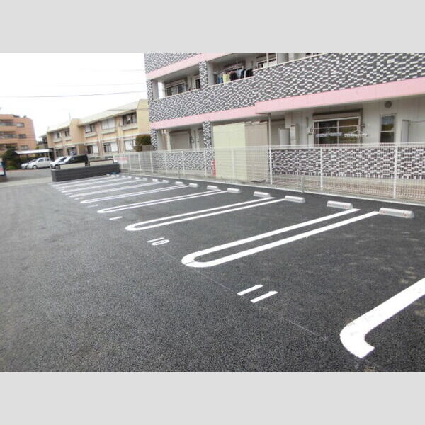 グラン・マーキュリー202号室 駐車場