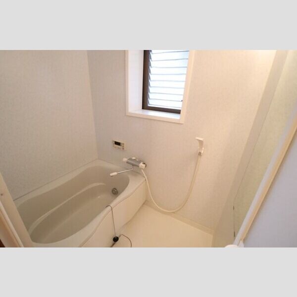 エステートミライ 追い焚き機能付きバス(窓付き)