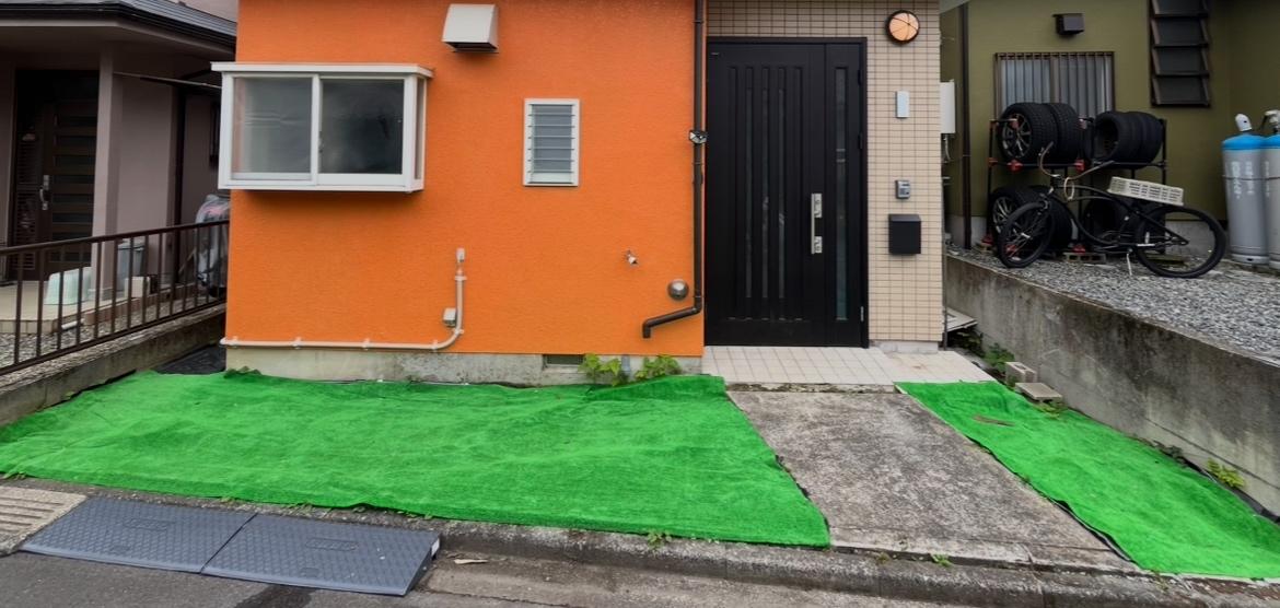 八王子市美山町戸建て 玄関前