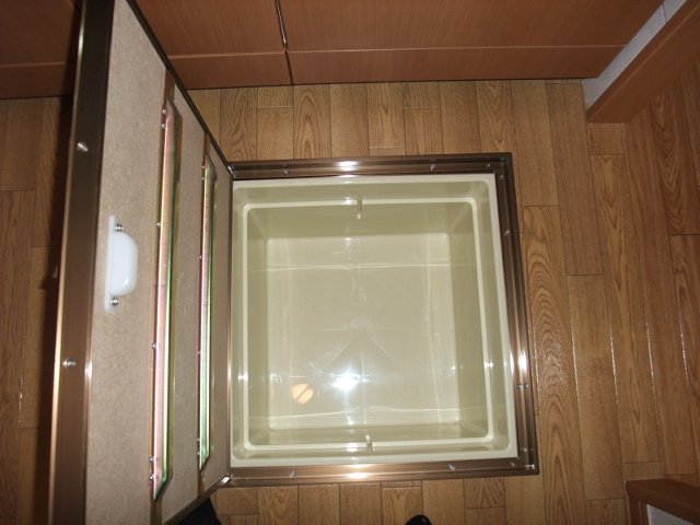 ゆうゆうハイム103号室 床下収納