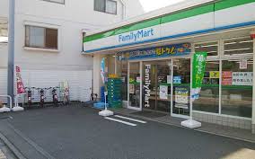 クレヴィスタ品川西大井 【コンビニエンスストア】ファミリーマート 二葉三丁目店まで600ｍ
