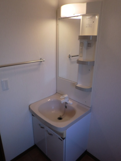 ロンウェル菊名　Ａ棟 ゆったりとした洗面所