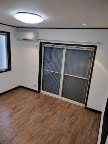 リバティーハウス アップライトピアノ可・庭への出入り口