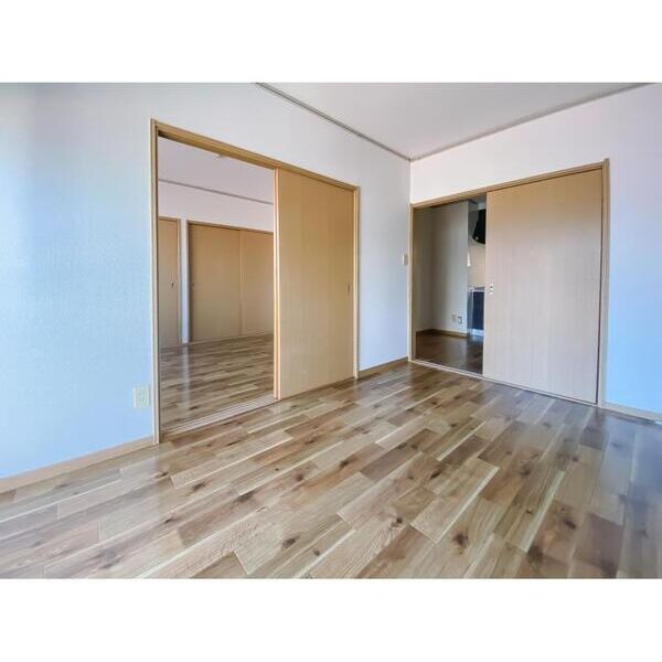 エステートピア細田 リビング