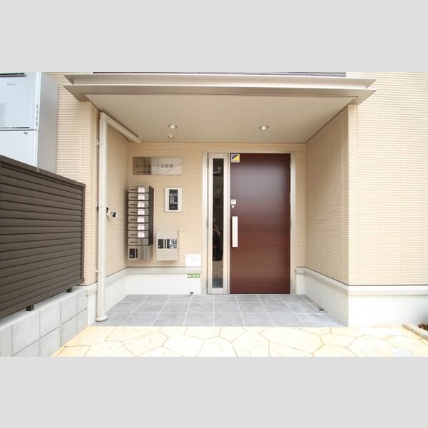 コンフォート北綾瀬203号室 エントランス