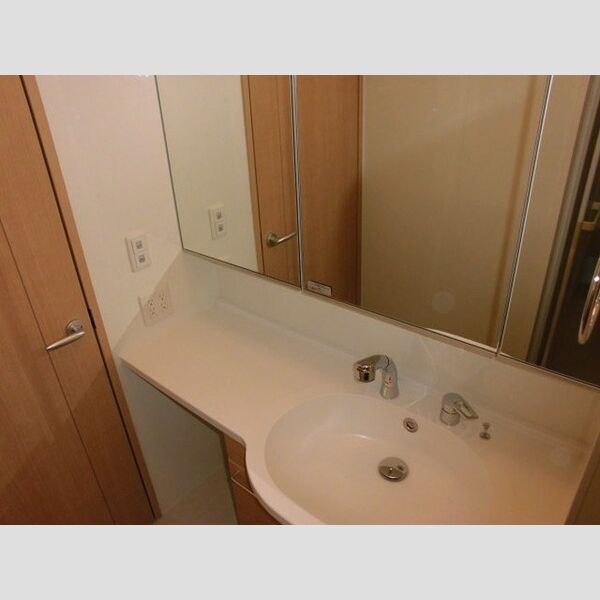 リリオコート ミラー収納も嬉しいパウダ^ルーム♪