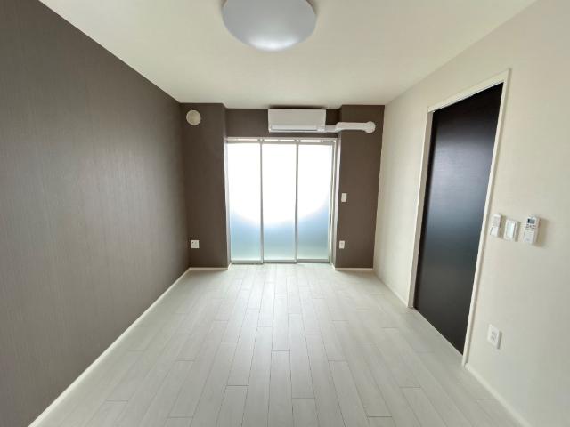 ラ・レーヌ・８０（ｌａ　ｒｅｉｎｅ８０） 洋室