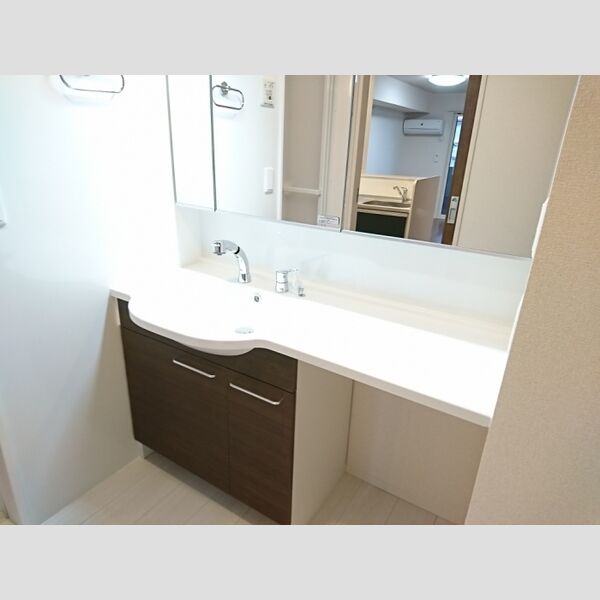 Lupinus Garden 洗髪洗面化粧台