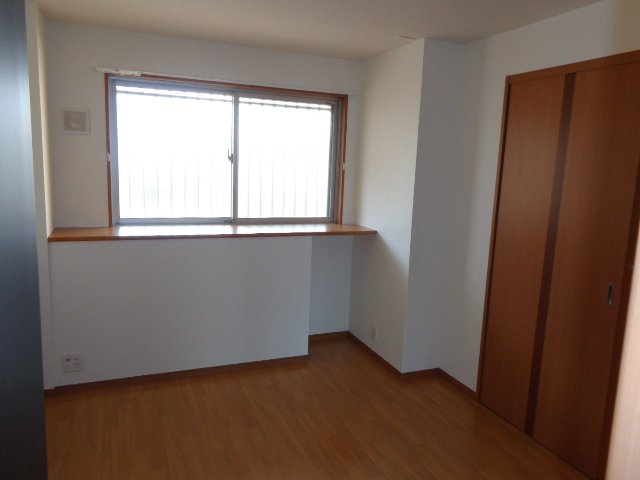 ＥＶＥＲ　ＳＨＩＮＥ　ＳＨＯＮＡＮ 洋室