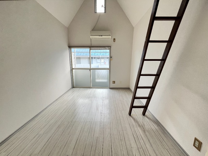 コリーヌ・F 内観