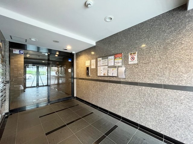 ルーブル千歳船橋4階 エントランス