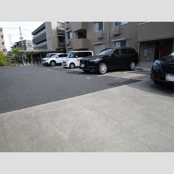 エーデルワイス302号室 駐車場