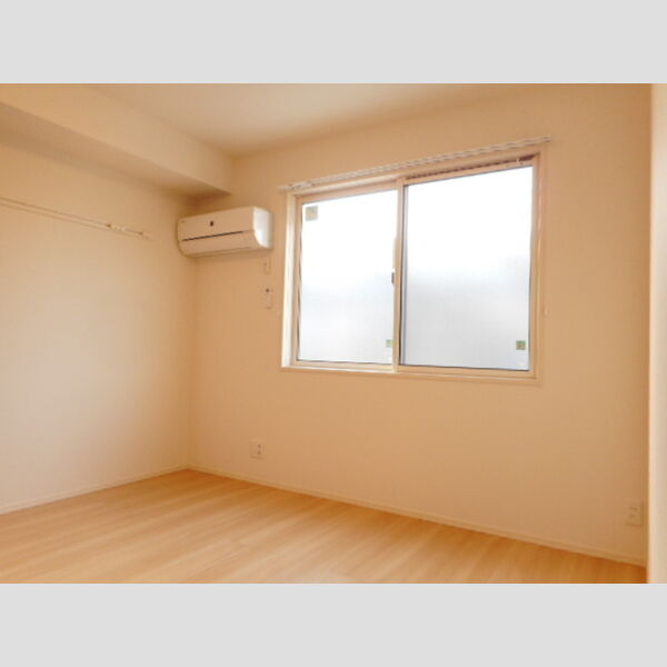 イーリスガーデン102号室 洋室