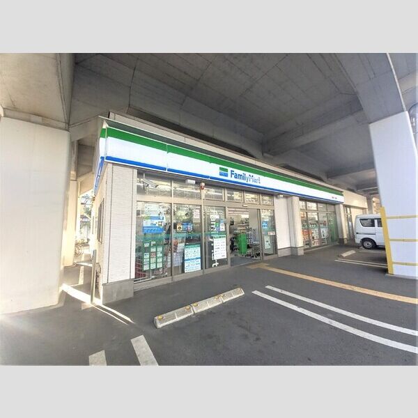 K.LAGOON ファミリーマート南越谷一丁目南店まで　329m