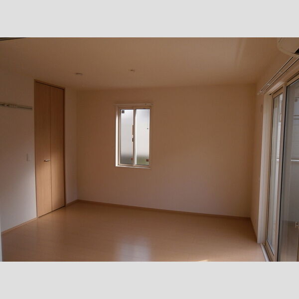 ロイヤルクレスト　Ⅲ クローゼット　エアコン付きLDK