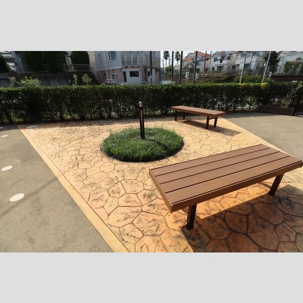 コンフォート湘南　B201号室 敷地内ベンチスペース