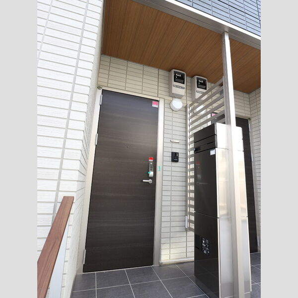 フェリーチェ　B棟202号室 玄関ドア・宅配BOX