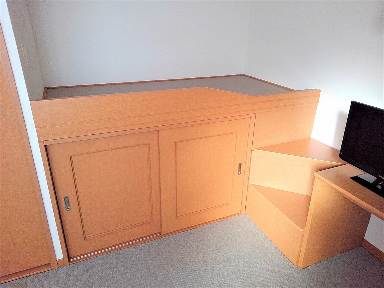 レオパレスグランティス106号室 ハイベッド。内部には収納スペースがあります！