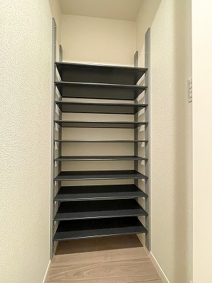 ＣＯＬＯＲＳ　ＷＩＮＧ－Ｂ 玄関