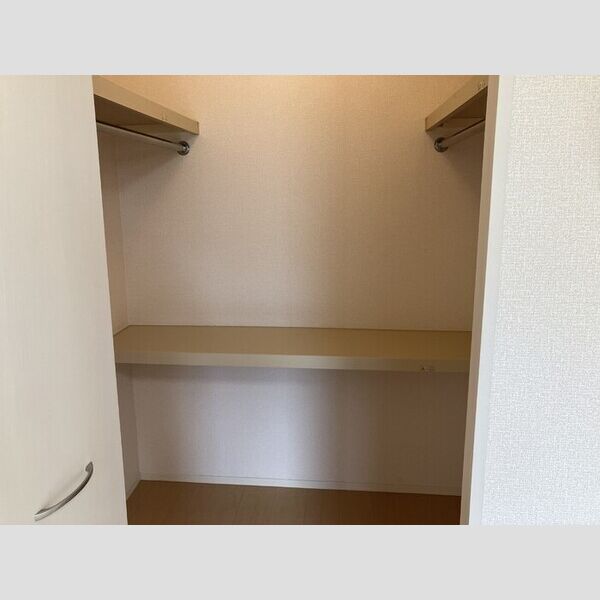 プリモ フィオーレ103号室 ウォークインクローゼット