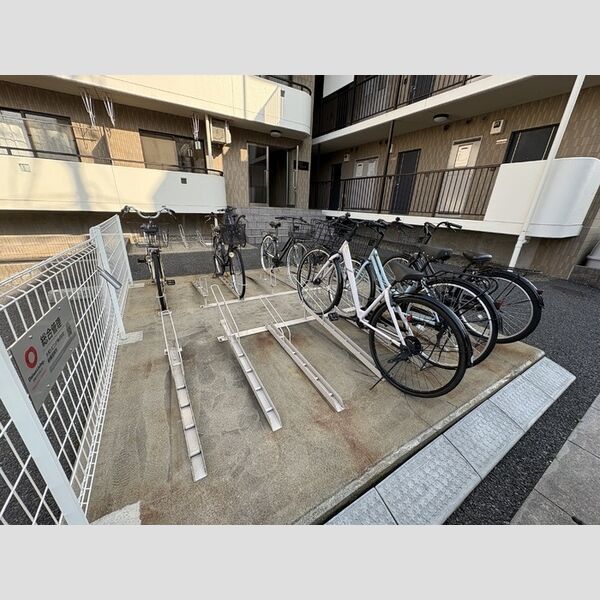 ベイグランデ 駐輪場