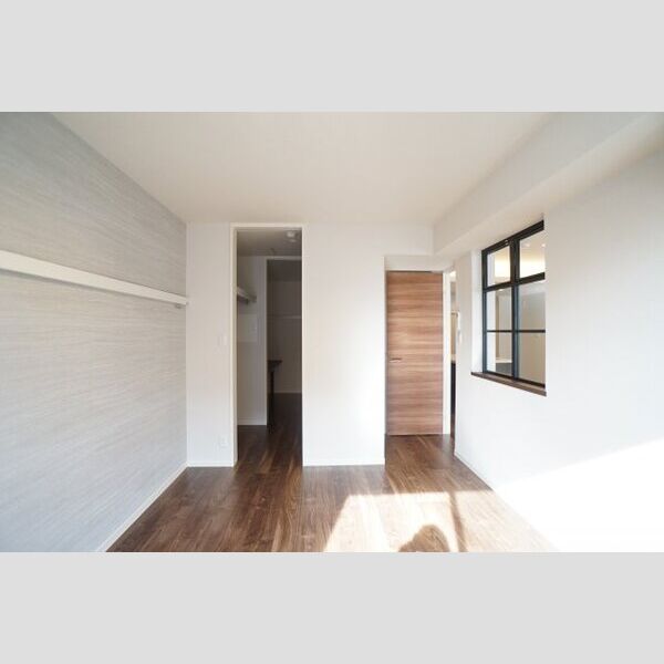 Purple7 西葛西306号室 アクセントクロスがお洒落な空間を演出しています♪