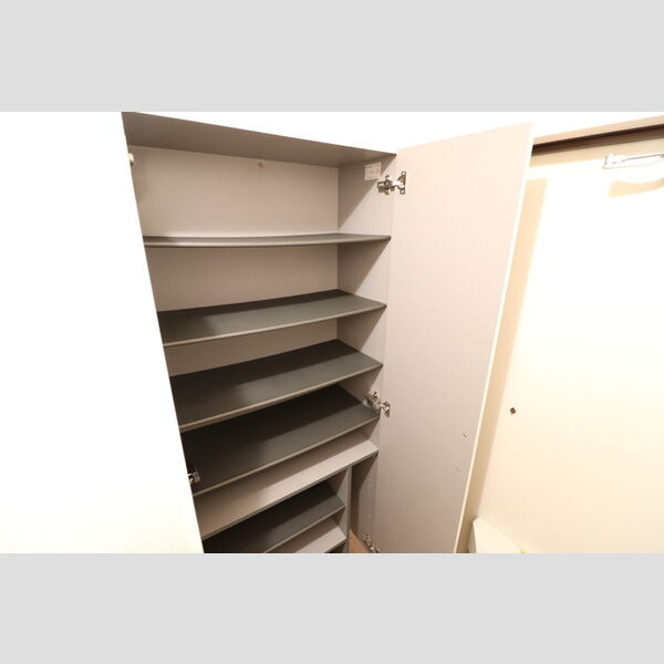 ウィスタリア イースト　A シューズボックス