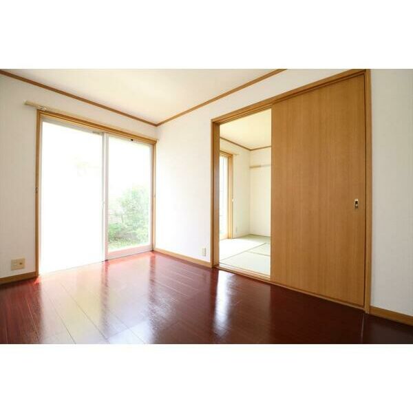 ビュー磯子101号室 リビング