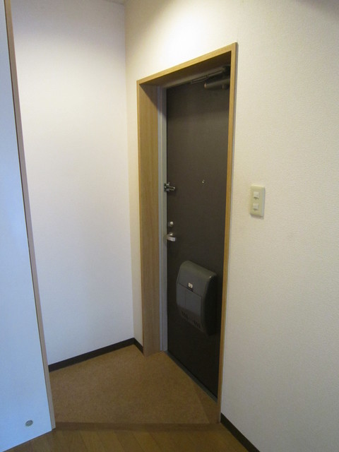 ルミエール湘南 玄関部分です