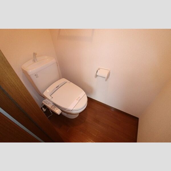 シャレー馬橋302号室 トイレ　温水洗浄暖房便座