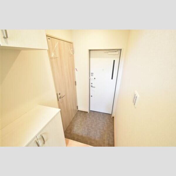 GARAGEクエスト102号室 玄関