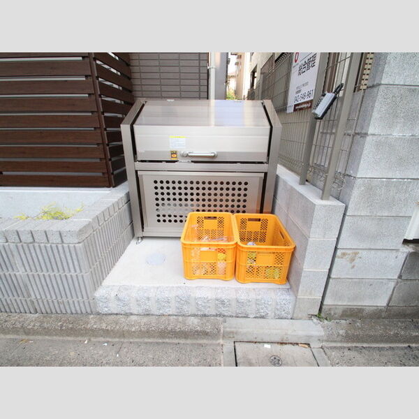 パレス立川柴崎町302号室 敷地内ゴミ置場