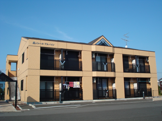 イコール・アルパイン 外観写真（昼）