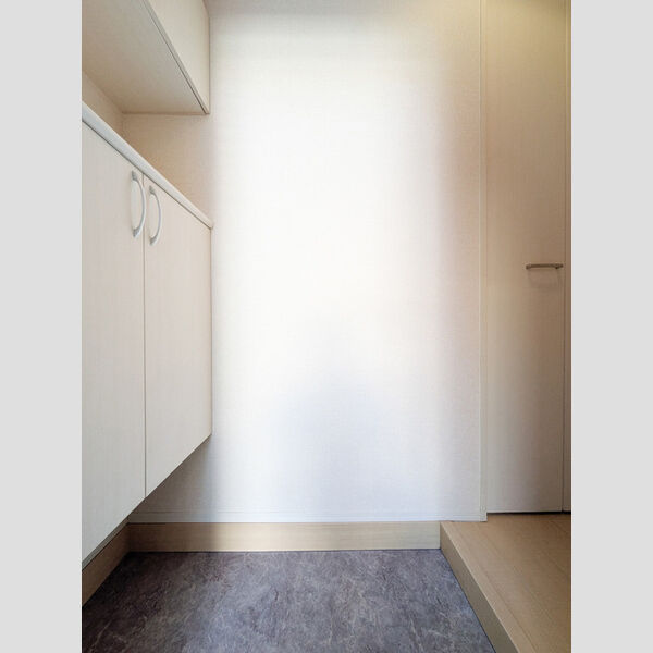 クラージュF号室 玄関