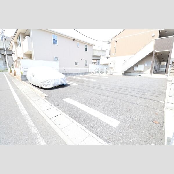メゾーネ三郷中央101号室 駐車場
