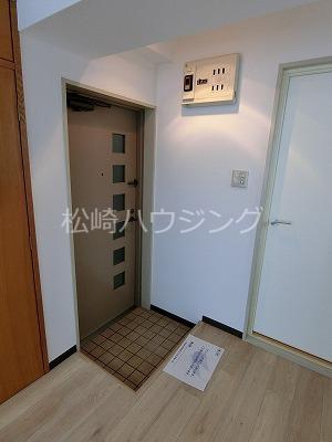 プラスＯＮＥ2階 玄関