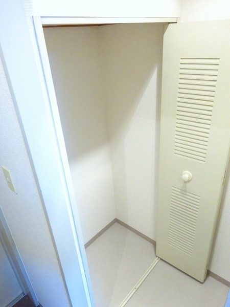 ライオンズプラザヨコハマ戸部212号室 収納