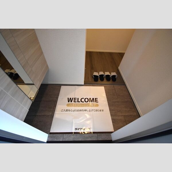 Dスクエア本町301号室 玄関内