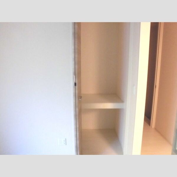 Luxe 洋室　物入