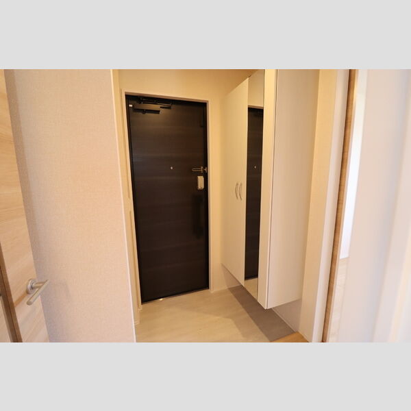 リビングタウン春日201号室 玄関