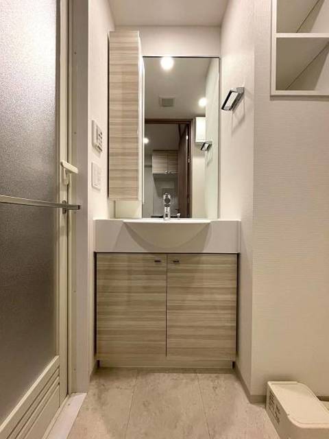 ガーラ・プライム横濱関内2階 ゆったりとスペースのある洗面所