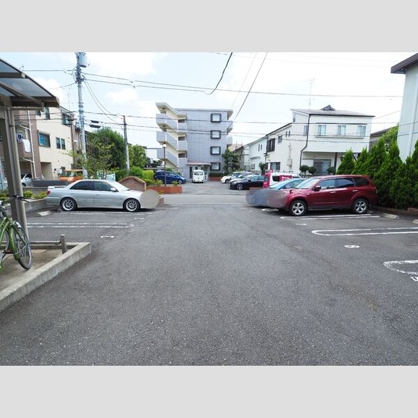 スタイラクスハウス 駐車場