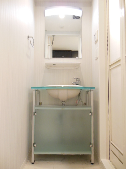 グランド・ガーラ新横浜South5階 スタイリッシュな独立洗面台