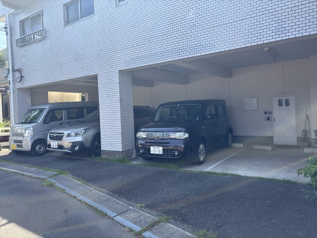 コスミック湘南0201号室 駐車場