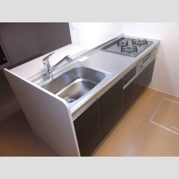 メゾン・ラマージュ 三口コンロ、グリル付きのシステムキッチン