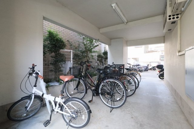 ウィンベルソロ北綾瀬第１０4階 駐輪場