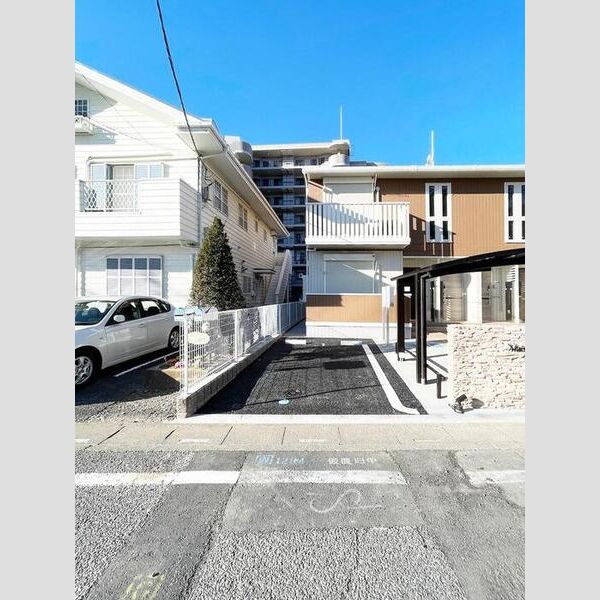 メゾンアイリス ココア201号室 駐車場