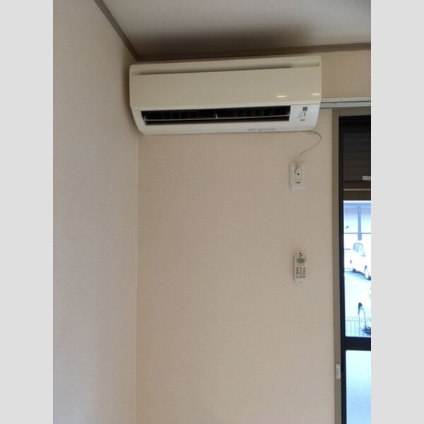 アピエ　壱番館/弐番館弐番館103号室 エアコン リビング