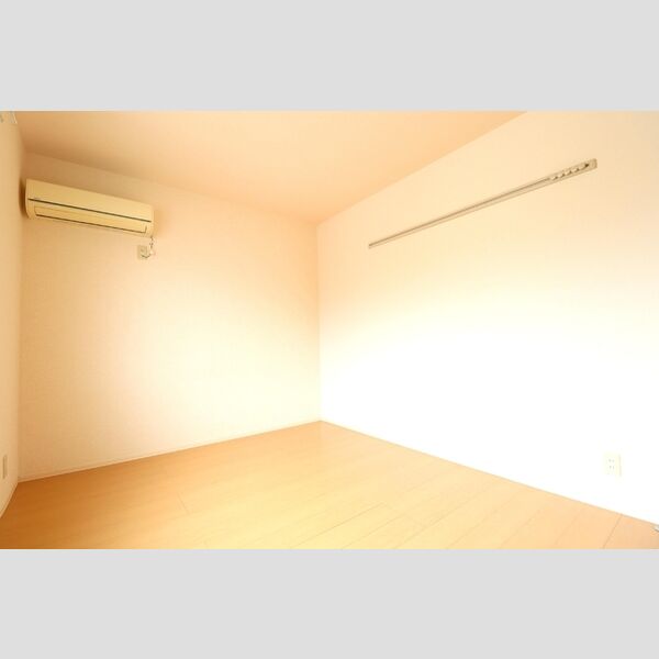 ディア・ドリーム　B102号室 北側洋室